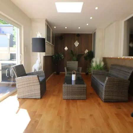 فيلة La Loggia De La Salamandre سارلا لا كانيدا