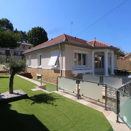 فيلة La Loggia De La Salamandre سارلا لا كانيدا