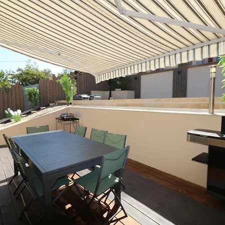 La Loggia De La Salamandre فيلة سارلا لا كانيدا