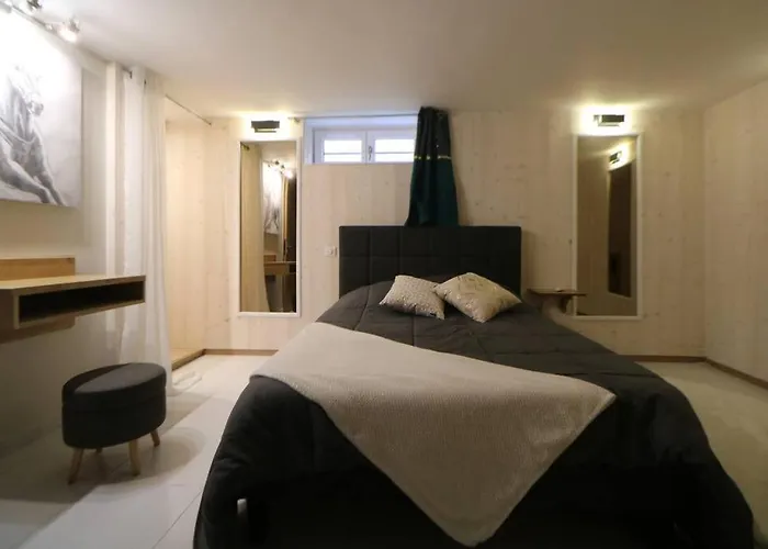 La Loggia De La Salamandre فيلة سارلا لا كانيدا