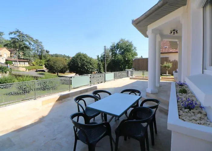 La Loggia De La Salamandre فيلة سارلا لا كانيدا