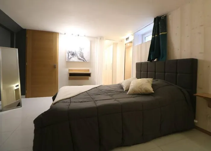 La Loggia De La Salamandre * سارلا لا كانيدا