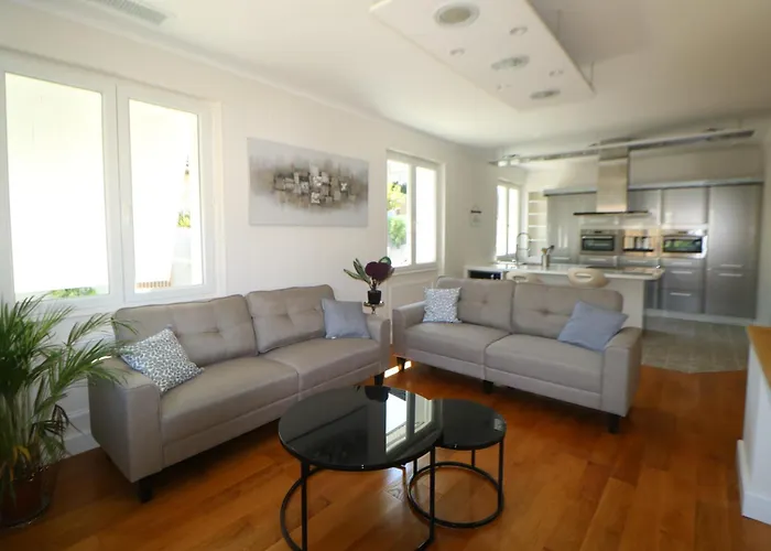 La Loggia De La Salamandre سارلا لا كانيدا