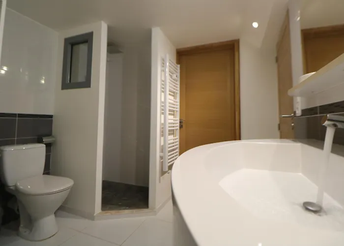 La Loggia De La Salamandre * سارلا لا كانيدا