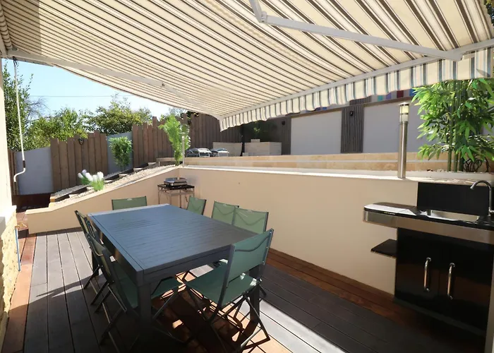 La Loggia De La Salamandre فيلة سارلا لا كانيدا